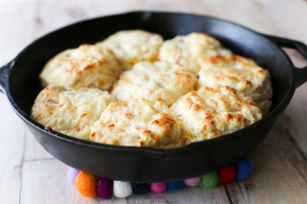 cheddar bacon buttermilk biscuits