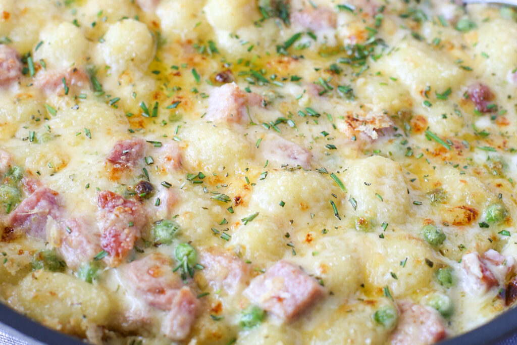 creamy gnocchi with ham and peas